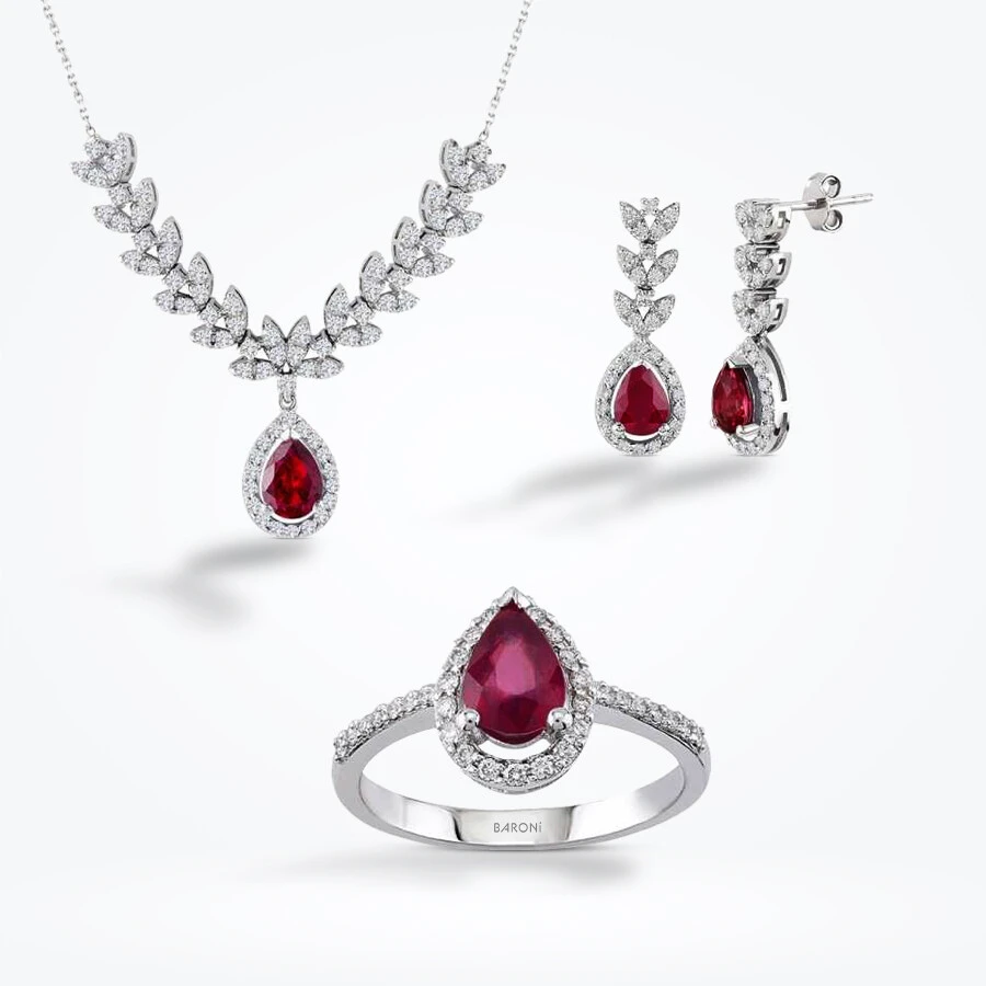 4.39 Karat Pırlanta Yakut Set